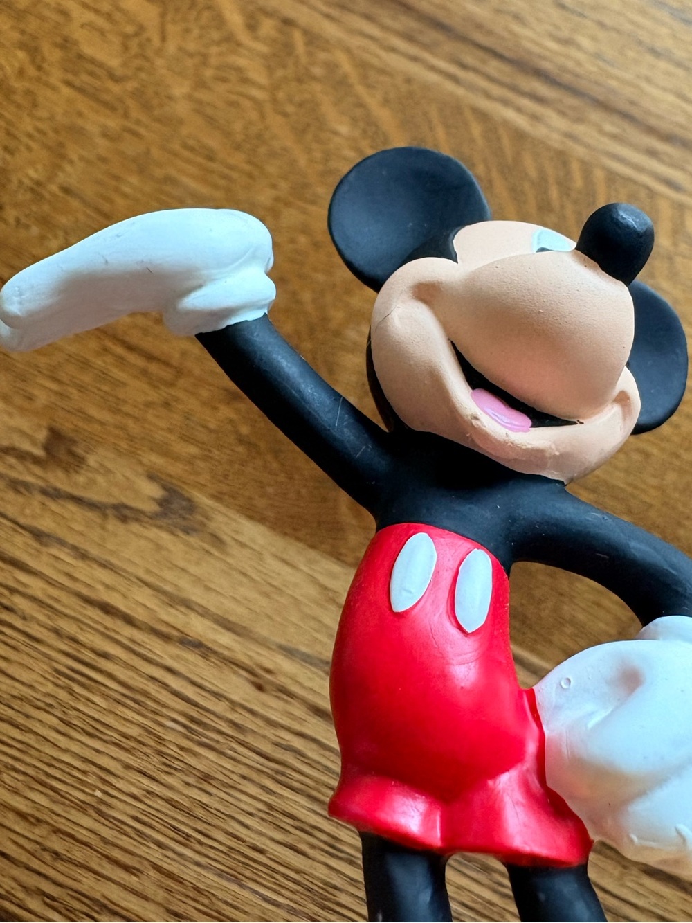 VTG 1999 Disney Mickey Mouse standing on film reel- Hand Painted Resin Figurine - Picture 10 of 15